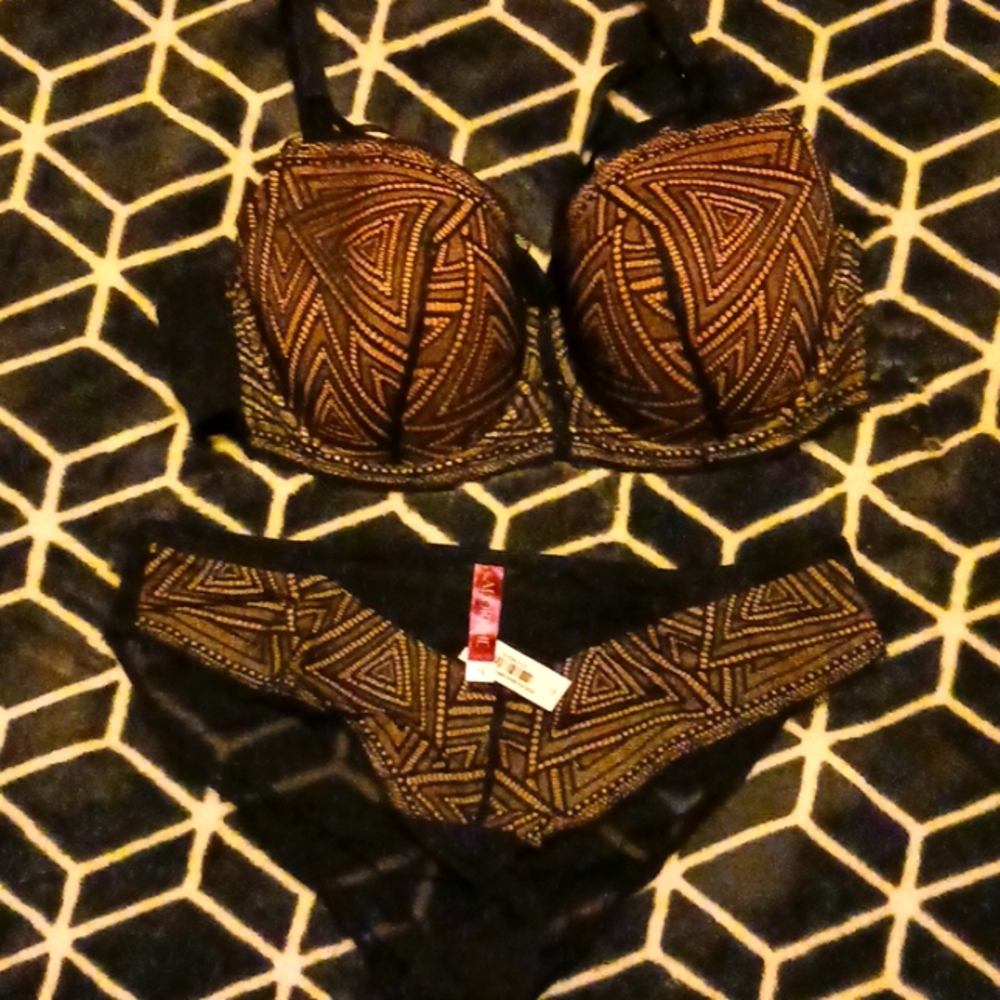 Bra size 42D and matching underwear size 1x